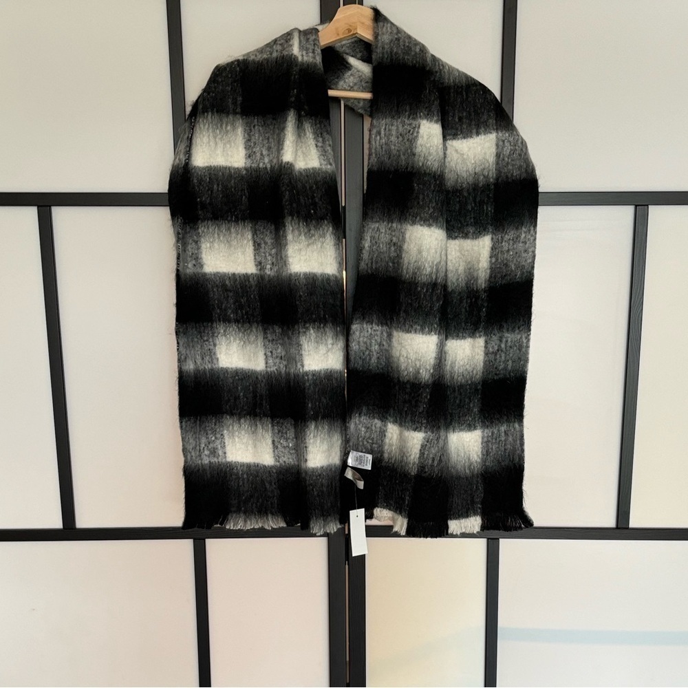 LOFT Plaid thick‎ scarf. Black & white. NWT
